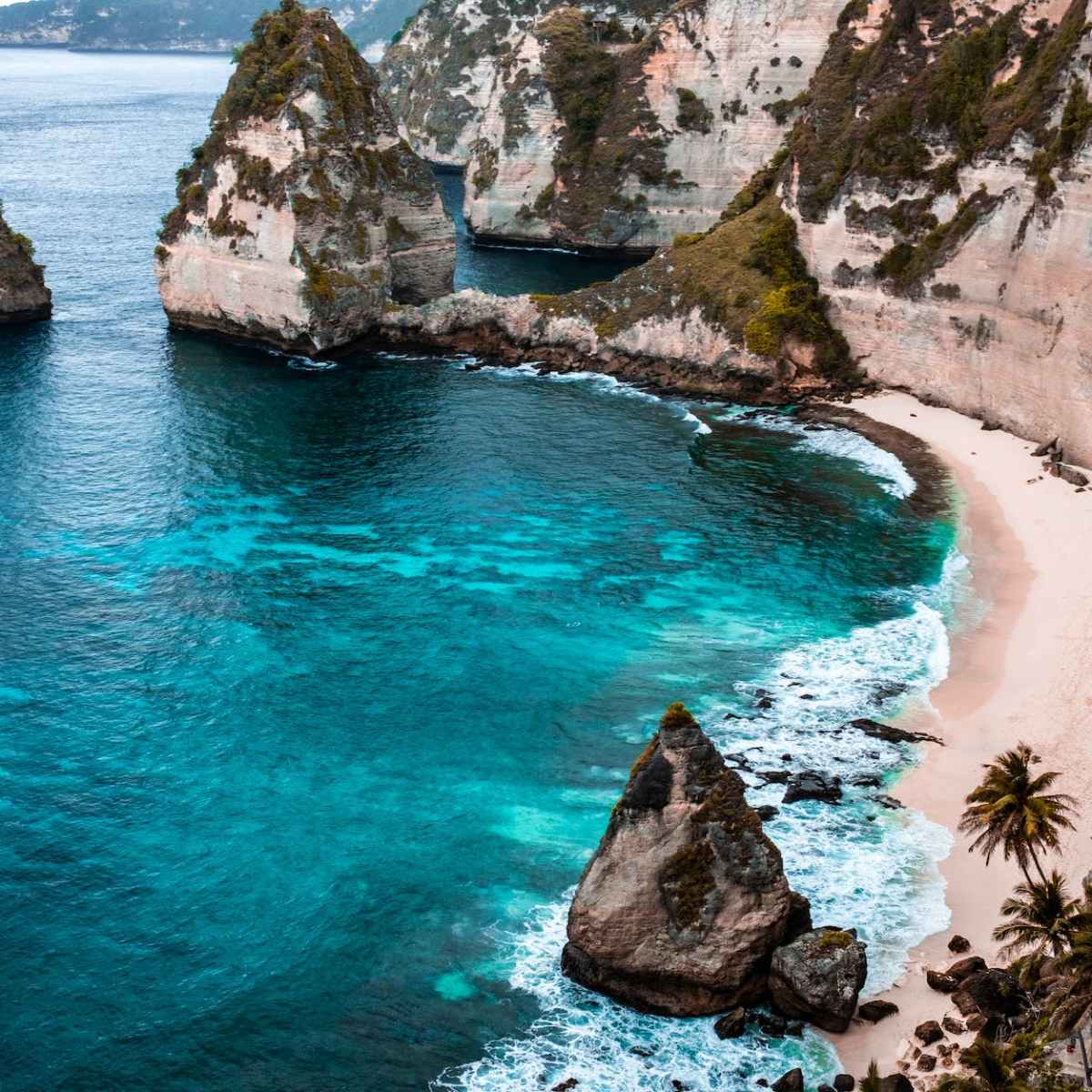 Betoverend Bali: Ontdek de Paradijselijke Schoonheid van de Stranden.